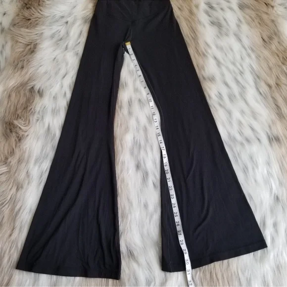 Aerie Offline Real Me High Waisted 
Crossover Super Flare Leggings Pants 
Size M - Picture 8 of 11
